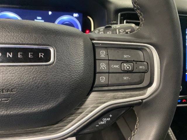 Used 2023 Jeep Wagoneer L Series II AWD/4WD image 16