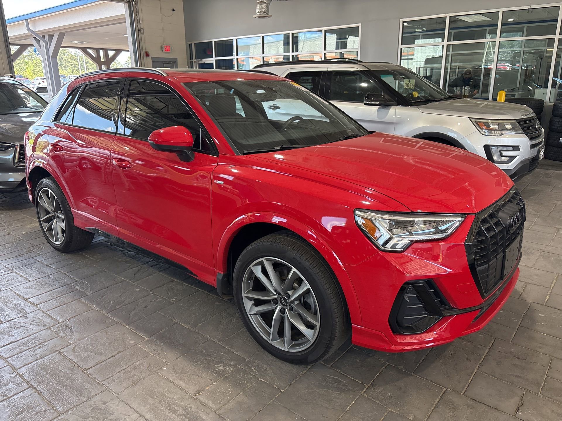 Used 2024 Audi Q3 2.0T Premium Plus w/ Premium Plus Package image 2