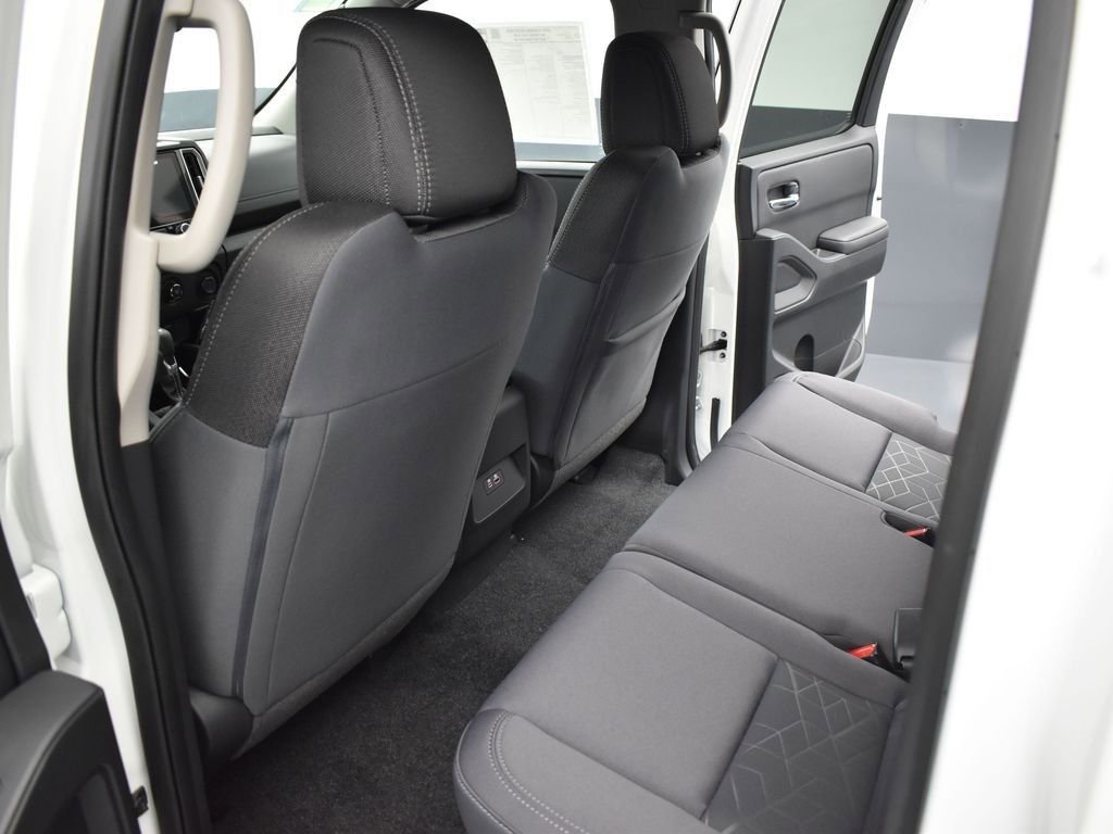 Used 2025 Nissan Frontier SV w/ Tow Package image 14