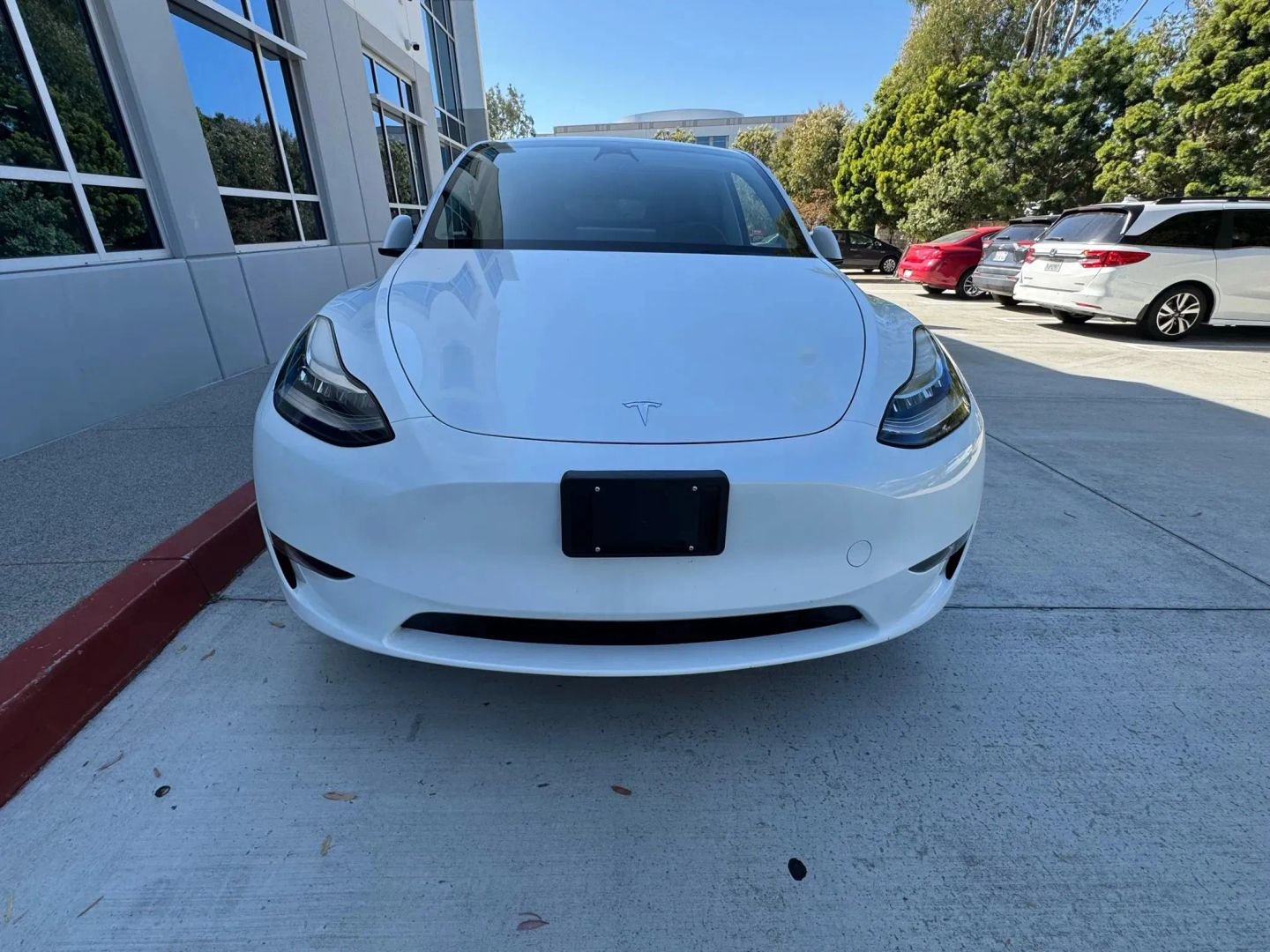Used 2022 Tesla Model Y Long Range AWD/4WD image 2