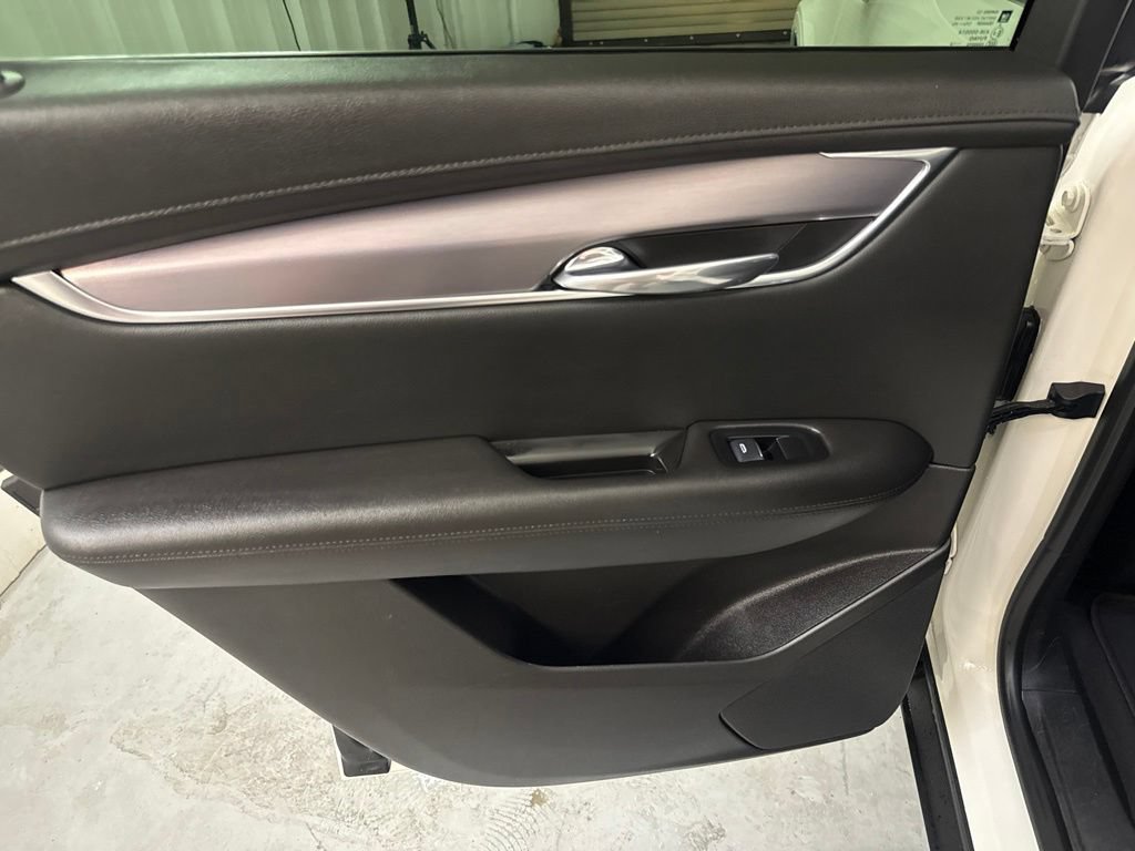 Used 2017 Cadillac XT5 Luxury FWD image 11