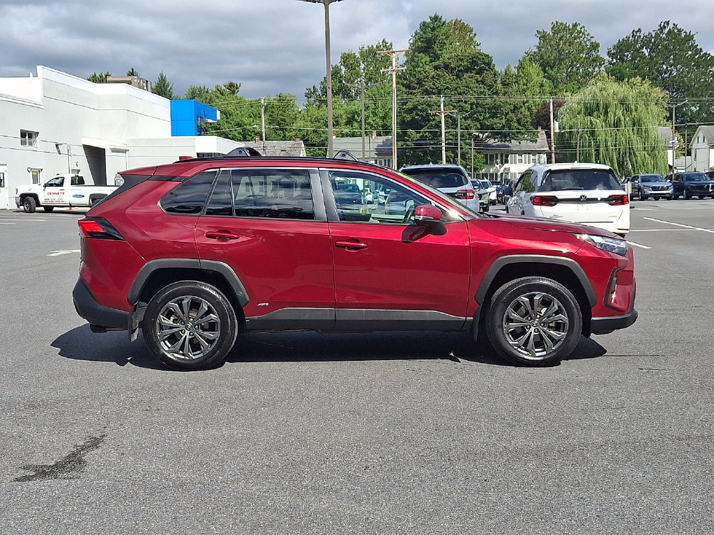 Used 2025 Toyota RAV4 XLE Premium w/ Weather Package AWD/4WD image 7