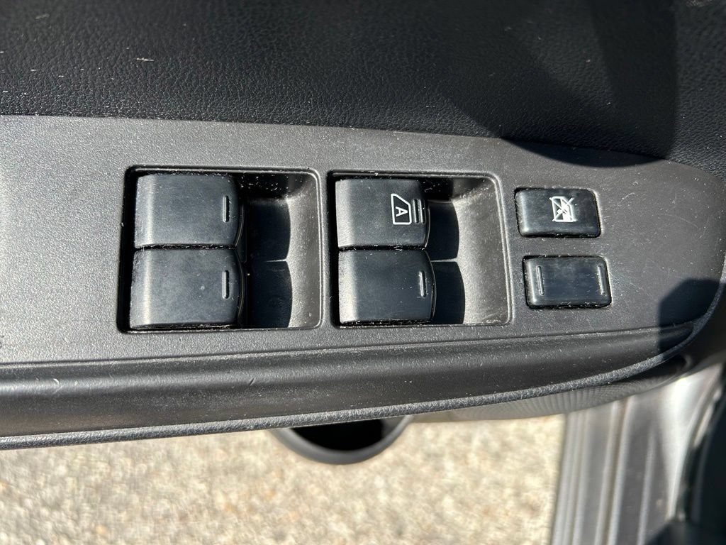 Used 2017 Nissan Versa Note SV FWD image 17