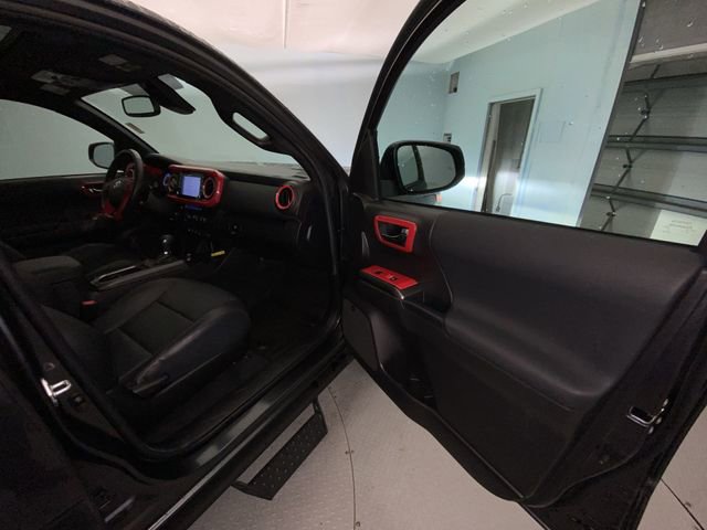 Used 2022 Toyota Tacoma TRD Off-Road w/ TRD Premium Off Road Package image 25
