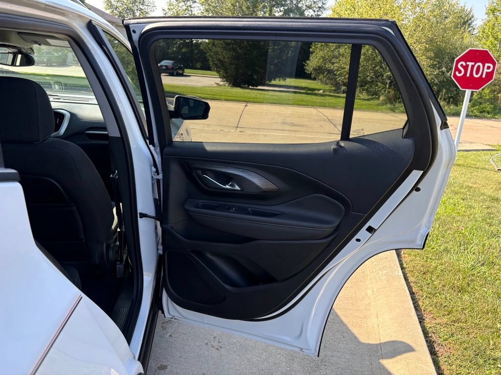 Used 2023 GMC Terrain SLE w/ Driver Convenience Package FWD image 32