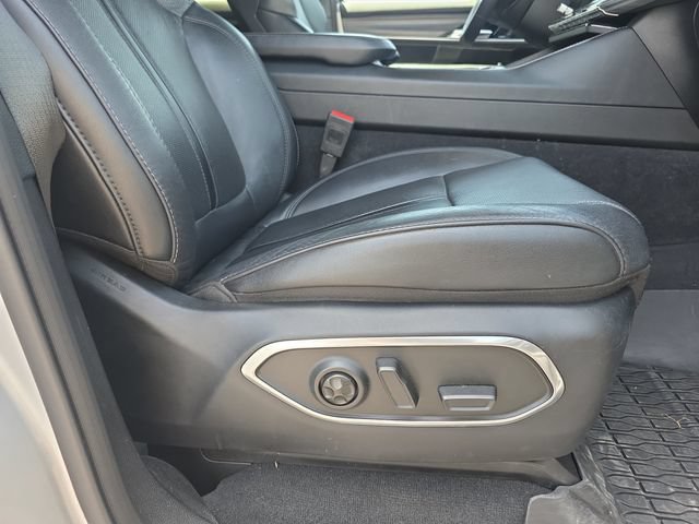 Used 2024 Jeep Wagoneer Series II AWD/4WD image 16