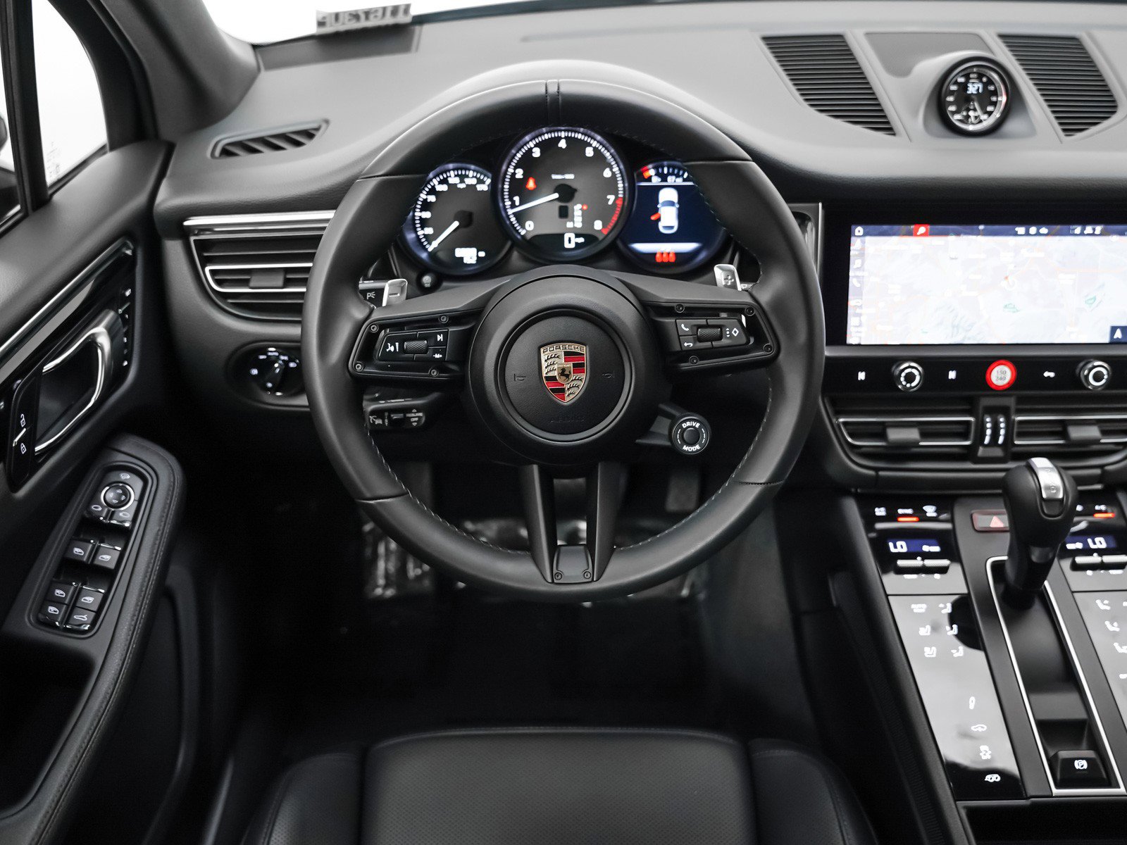 Certified 2025 Porsche Macan S image 16