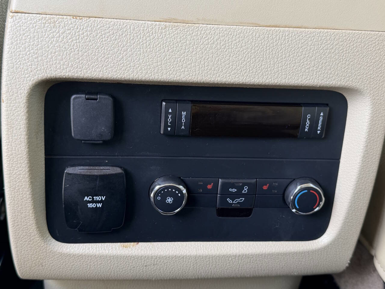 Used 2016 Ford Expedition XLT w/ Equipment Group 202A RWD image 13