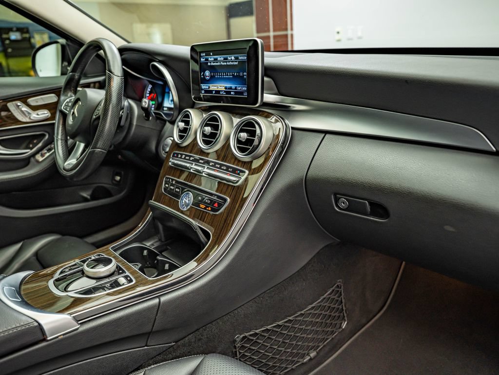 Used 2018 Mercedes-Benz C 300 4MATIC Sedan image 38