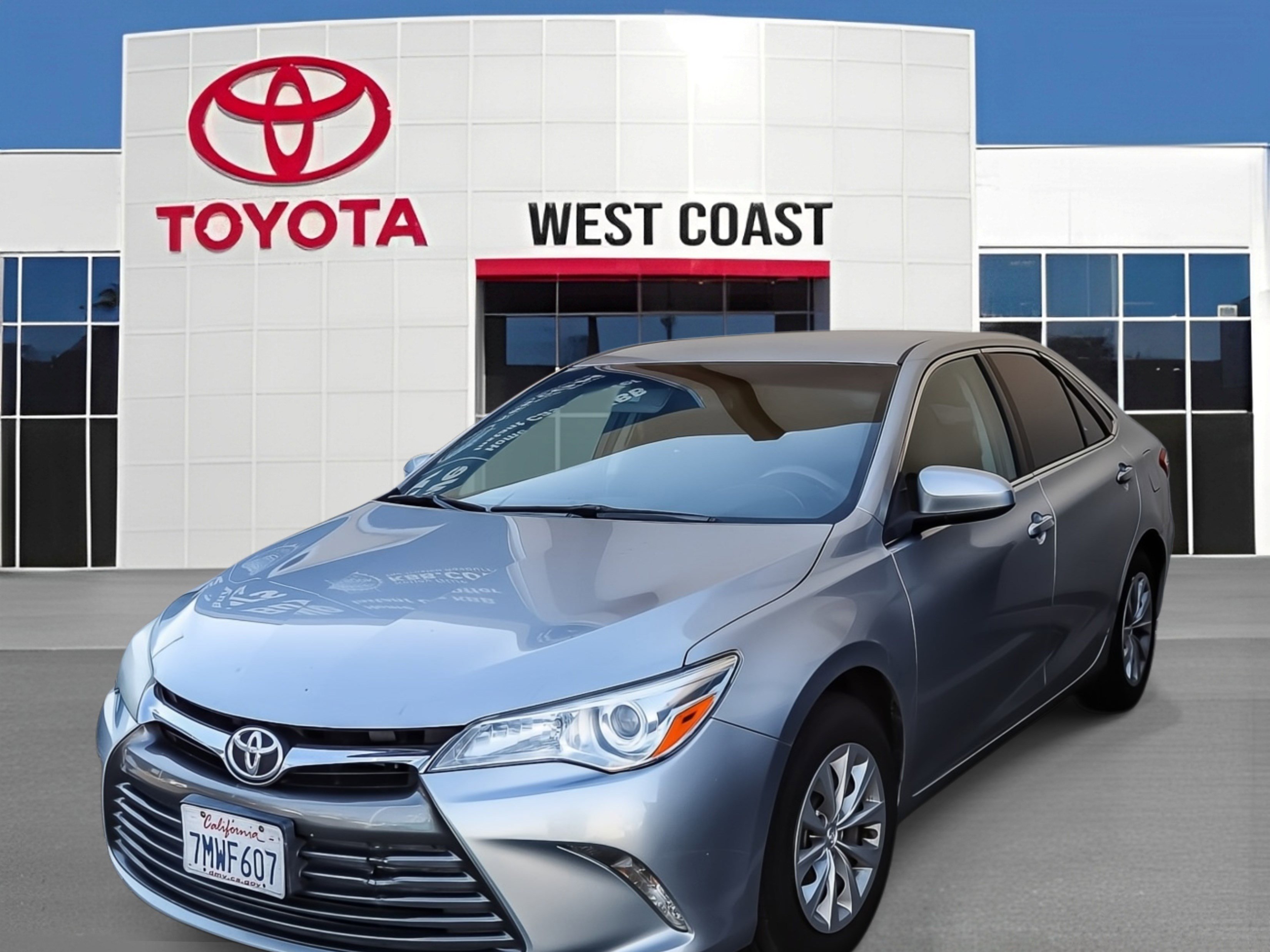 Used 2016 Toyota Camry LE image 1