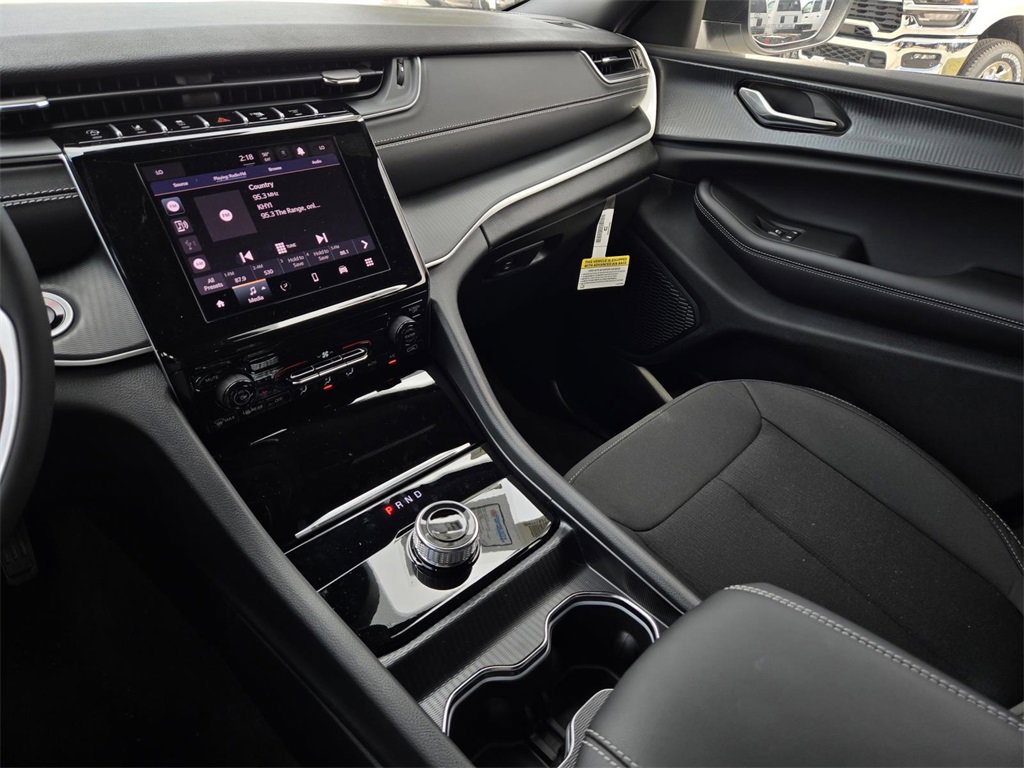 New 2025 Jeep Grand Cherokee L Laredo image 18