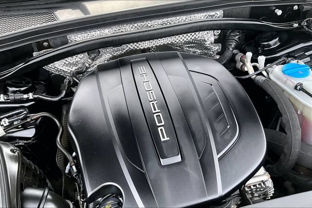 Used 2018 Porsche Macan AWD/4WD image 34
