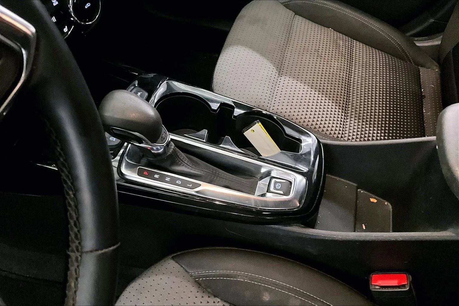 Used 2024 Chevrolet Trax LT w/ LT Convenience Package image 16