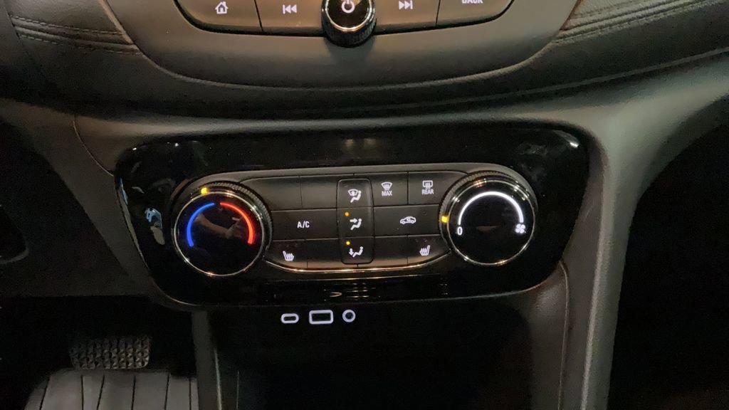 Used 2023 Buick Encore GX Preferred w/ Cold Weather Comfort Package AWD/4WD image 28