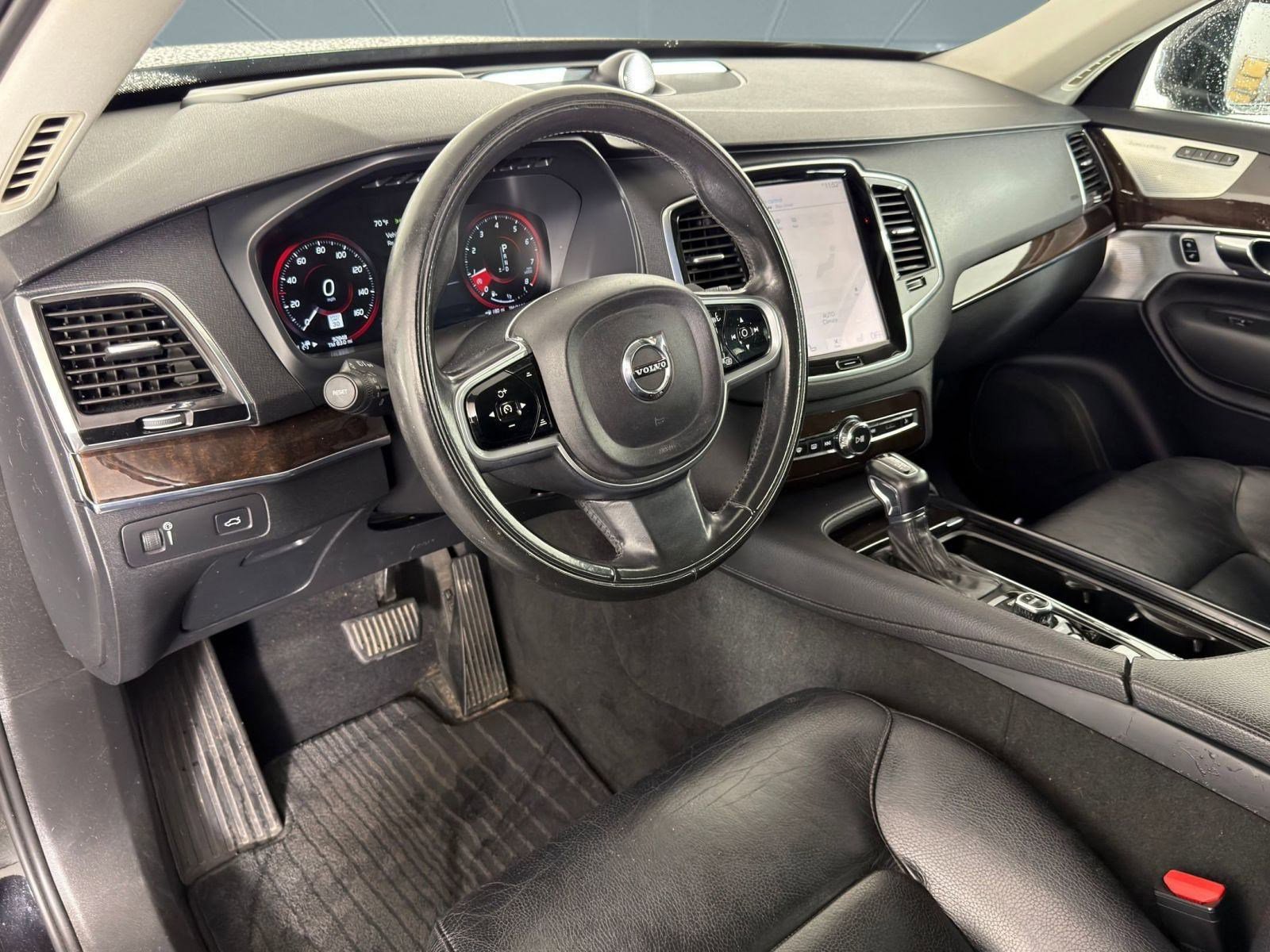 Used 2016 Volvo XC90 T6 Momentum w/ Momentum Plus Package image 4