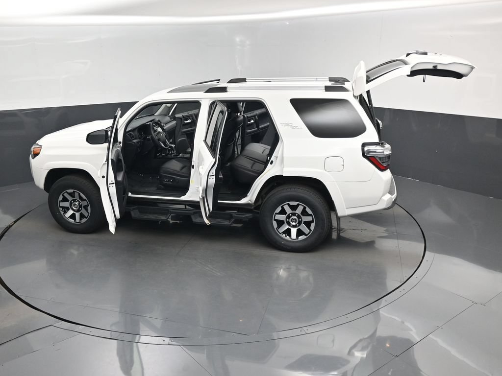 Used 2018 Toyota 4Runner TRD Off-Road Premium AWD/4WD image 17