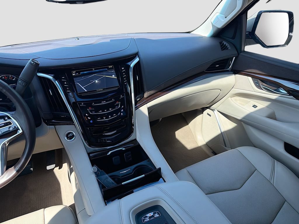 Used 2017 Cadillac Escalade Luxury AWD/4WD image 25