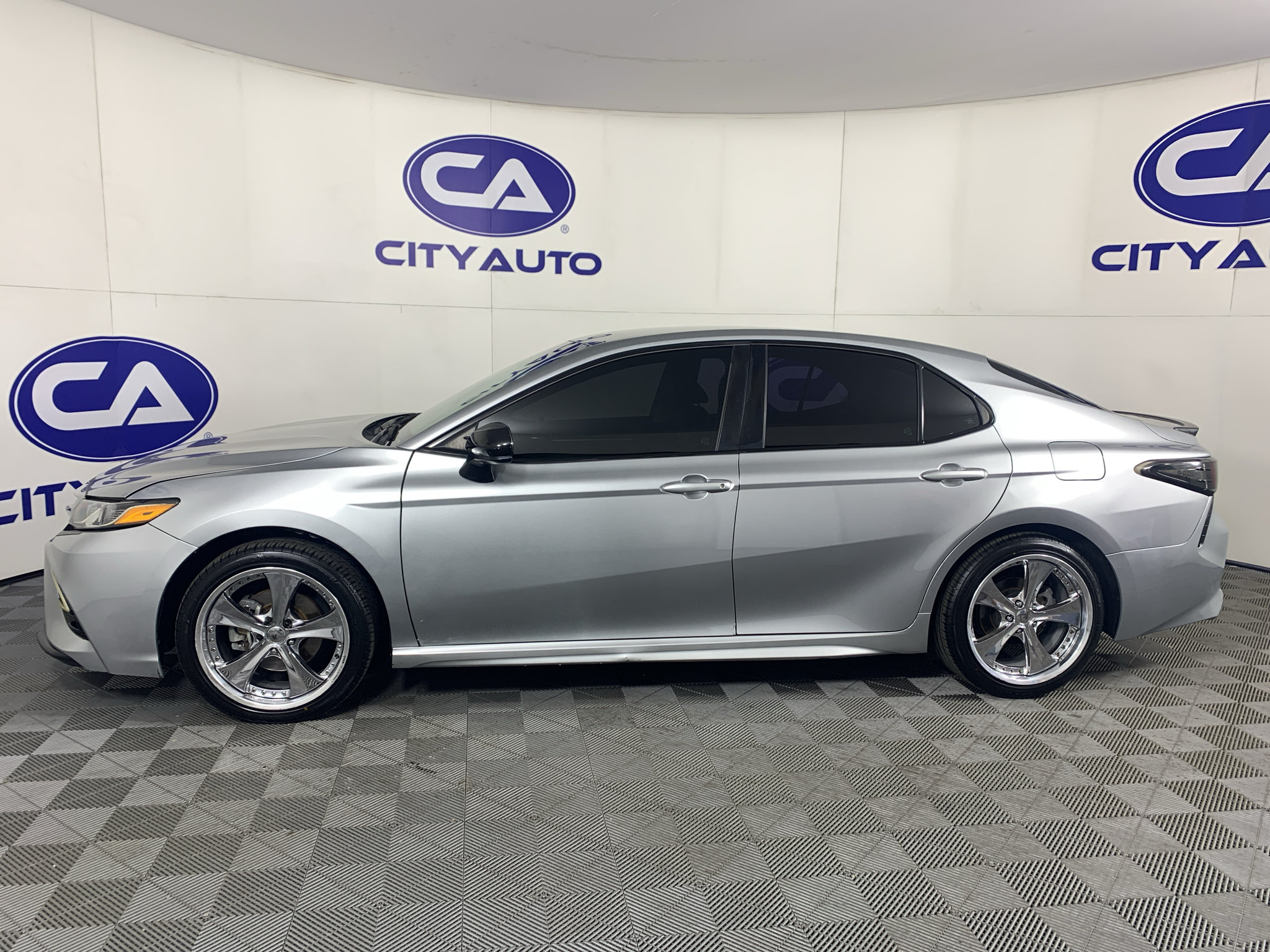 Used 2018 Toyota Camry SE FWD image 6
