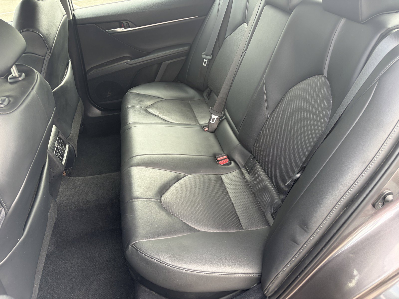 Used 2022 Toyota Camry XLE FWD image 9