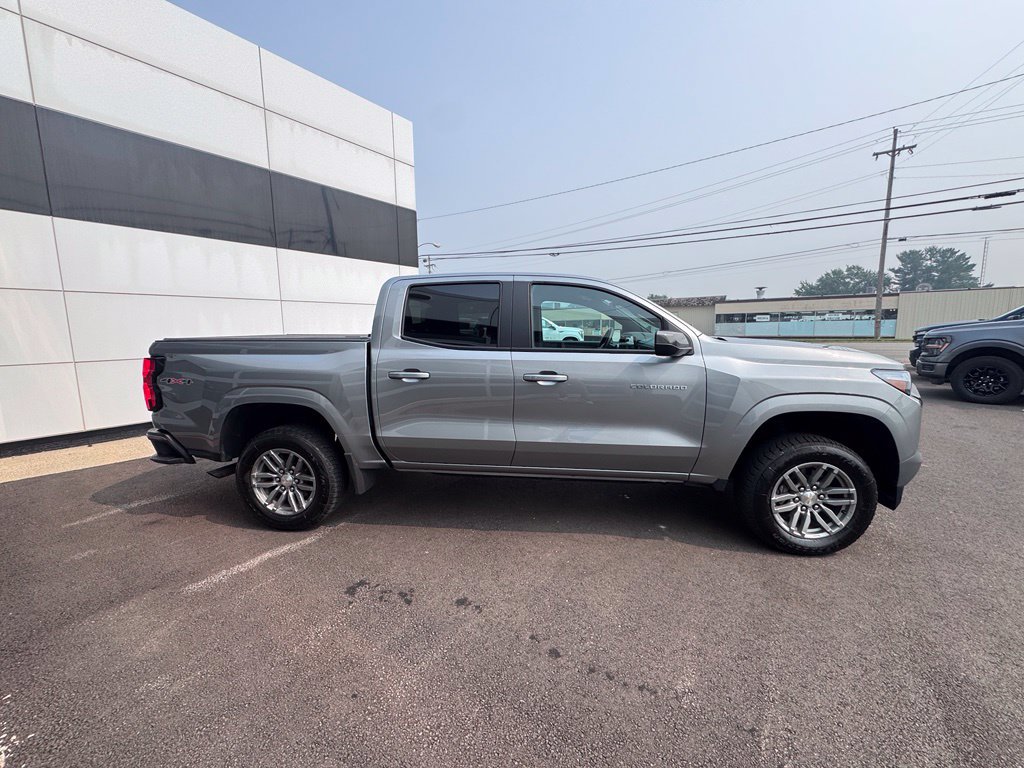Used 2024 Chevrolet Colorado LT w/ Advanced Trailering Package AWD/4WD image 8
