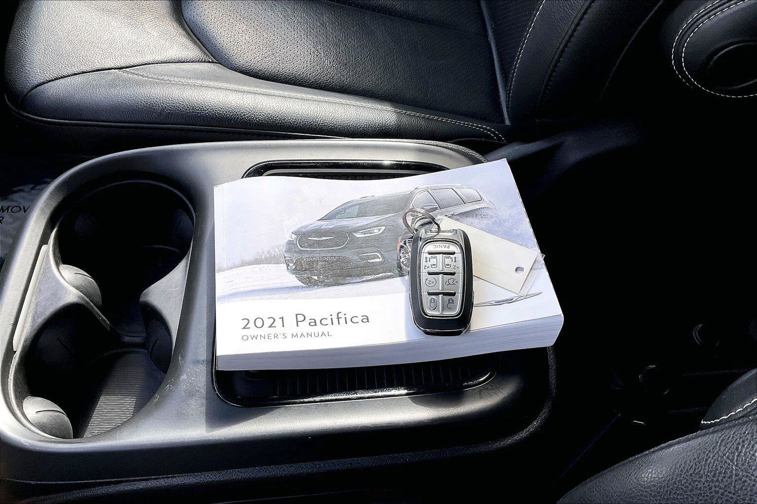 Used 2021 Chrysler Pacifica Touring-L w/ S Appearance Package FWD image 11