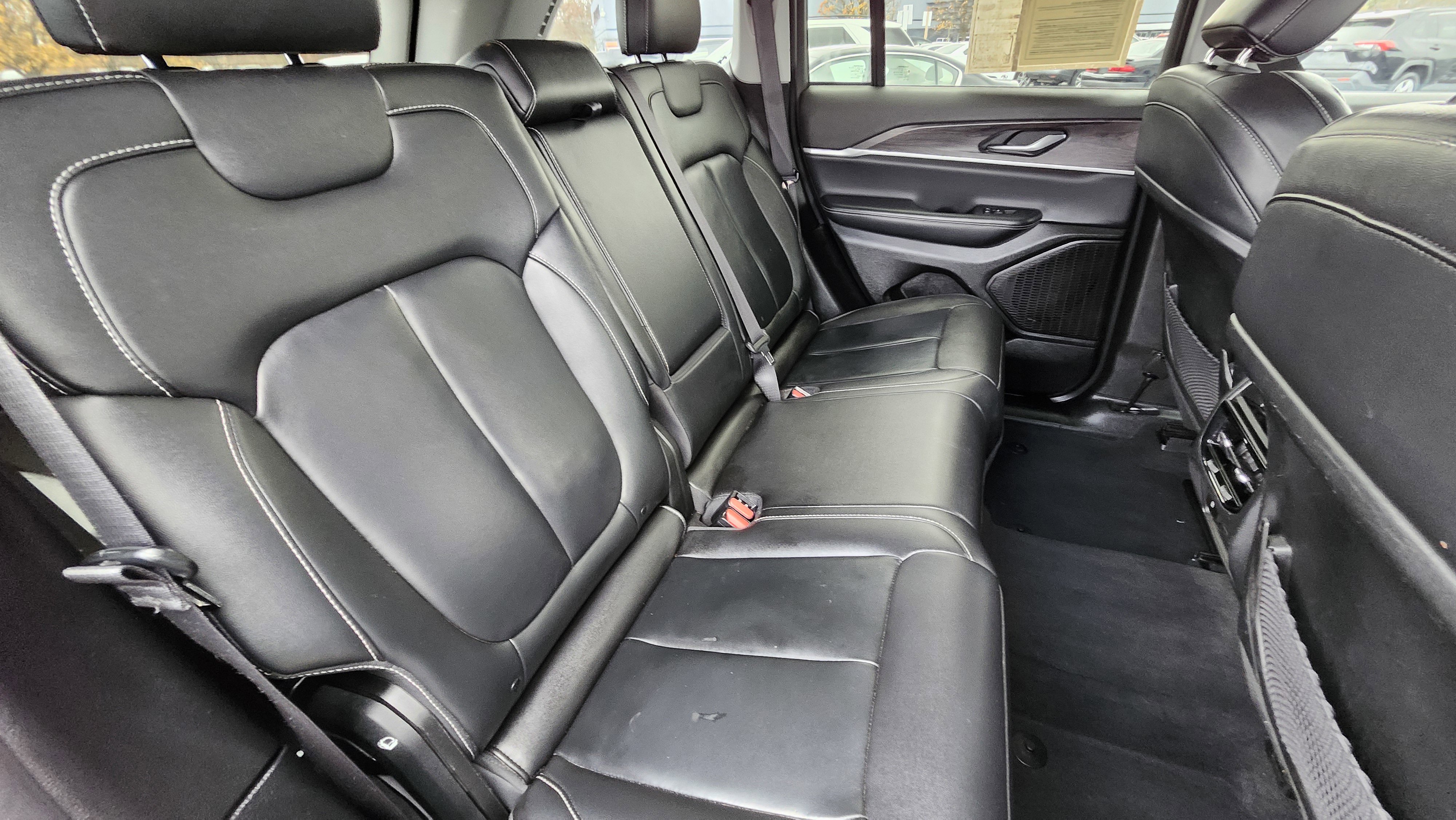 Used 2023 Jeep Grand Cherokee Limited image 21