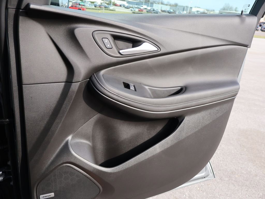 Used 2025 Buick Encore GX Avenir w/ Avenir Convenience Package image 13