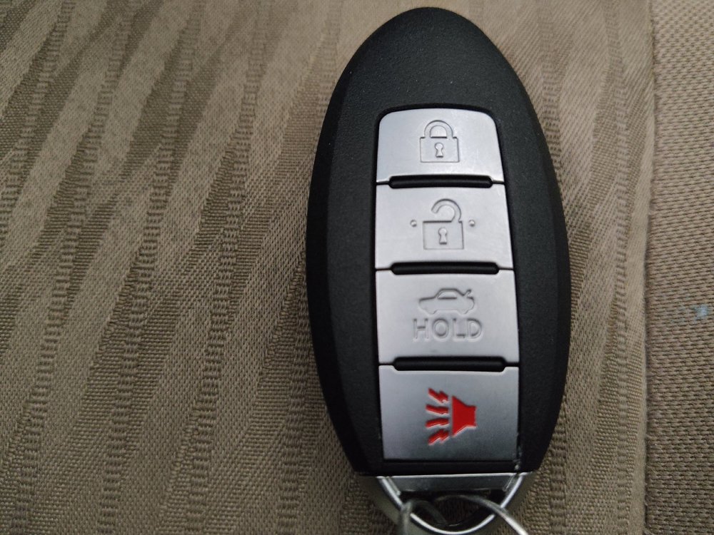 Used 2018 Nissan Rogue SV image 32