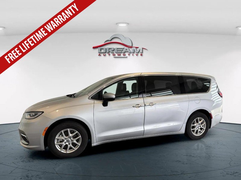 Used 2023 Chrysler Pacifica Touring-L FWD image 23
