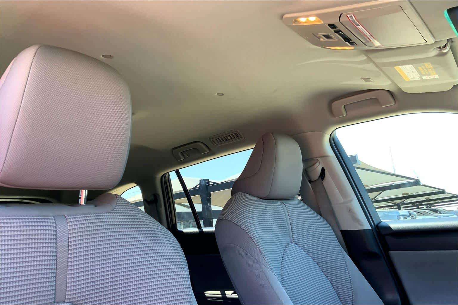 Used 2023 Toyota Highlander LE FWD image 14