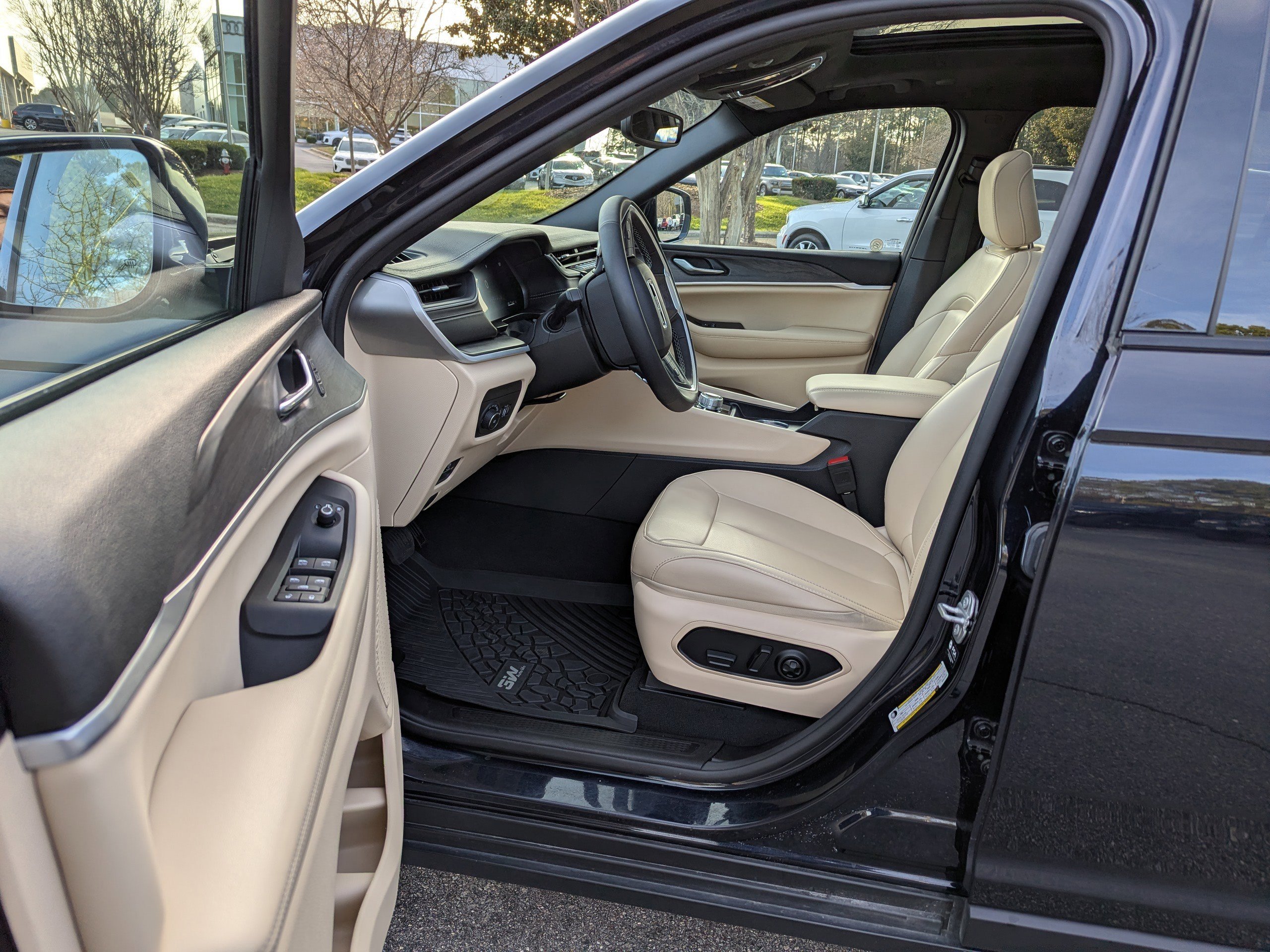 Certified 2024 Jeep Grand Cherokee L Limited image 8