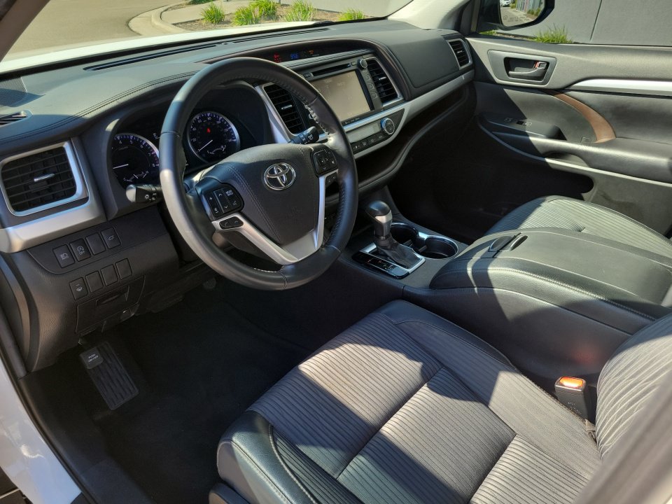 Used 2019 Toyota Highlander Plus FWD image 30