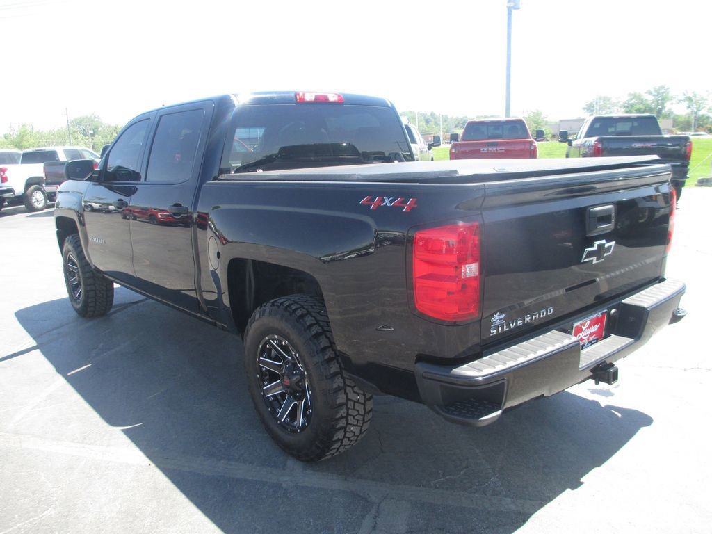 Used 2018 Chevrolet Silverado 1500 Custom w/ Custom Value Package AWD/4WD image 9