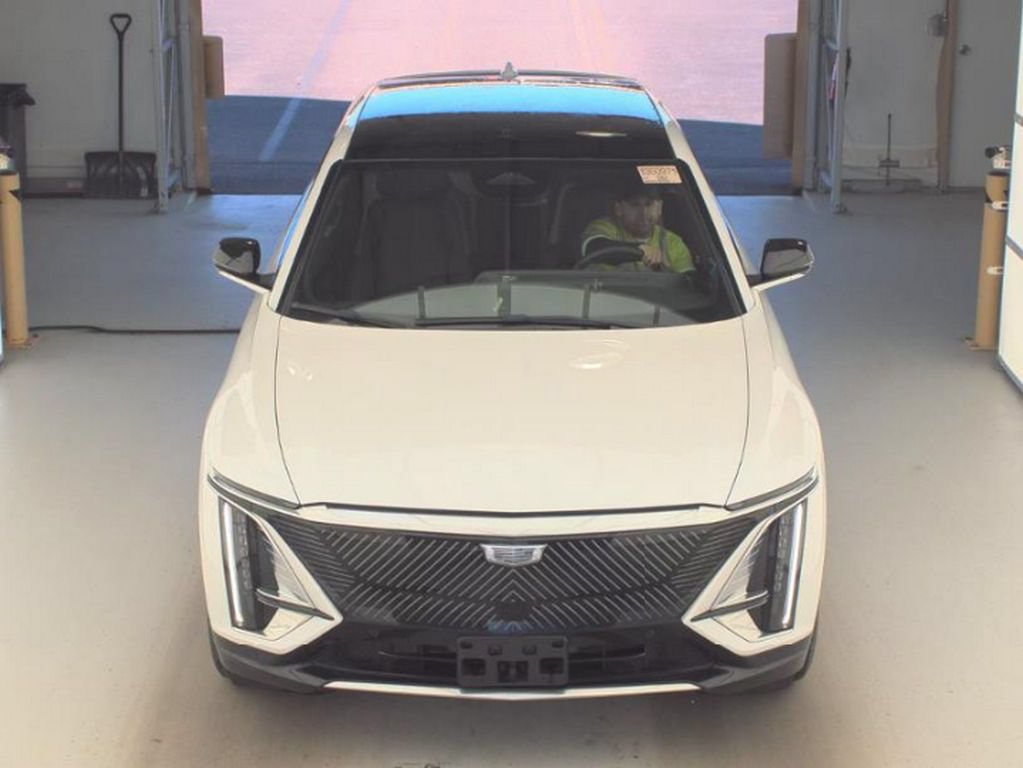 Used 2024 Cadillac Lyriq Tech RWD image 2