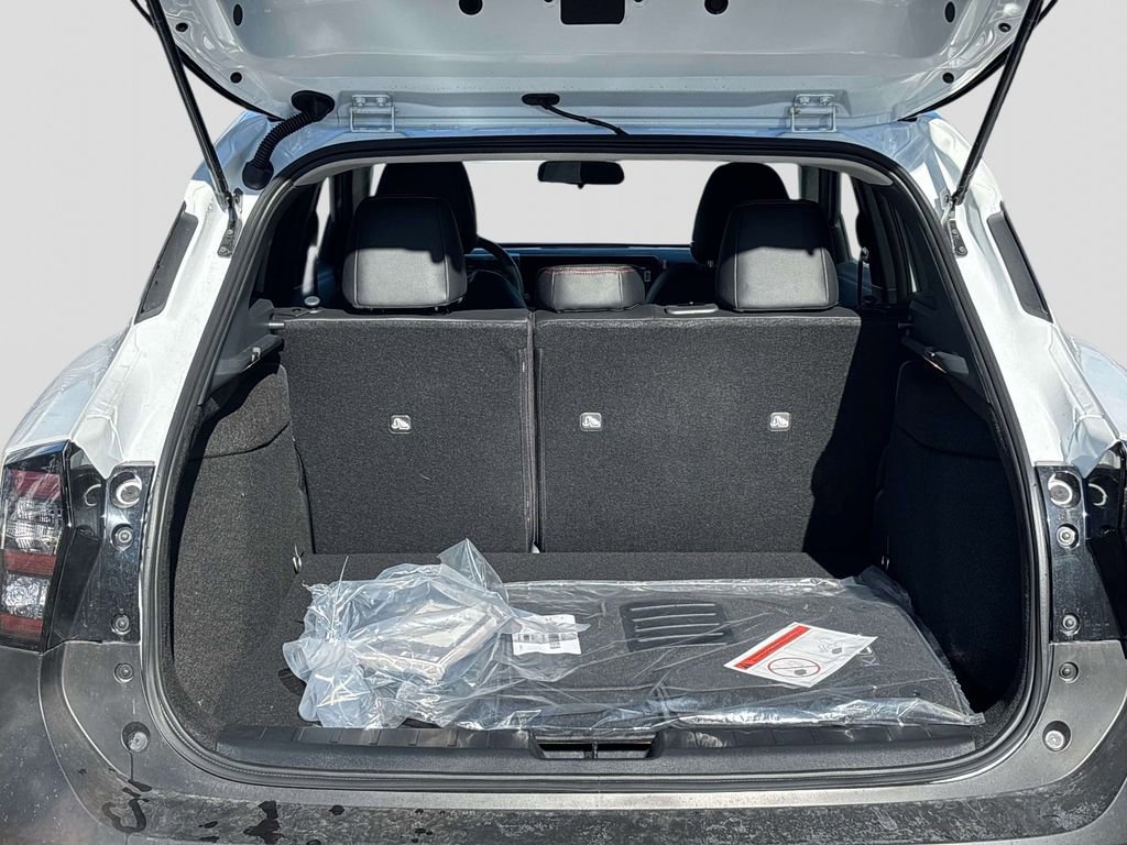 New 2026 Nissan Kicks SR w/ SR Premium Package AWD/4WD image 4
