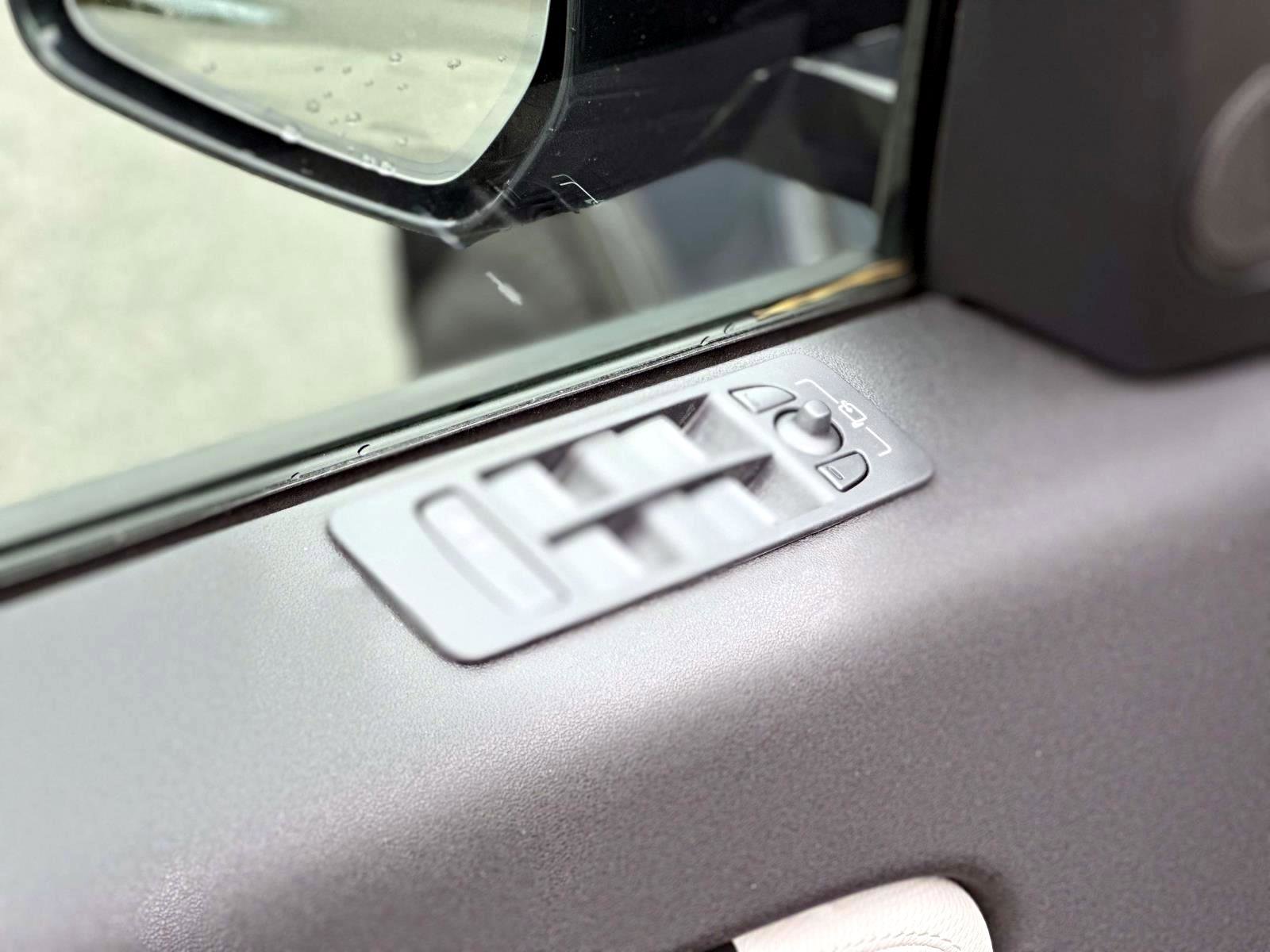 New 2025 Land Rover Discovery Sport Dynamic SE image 13