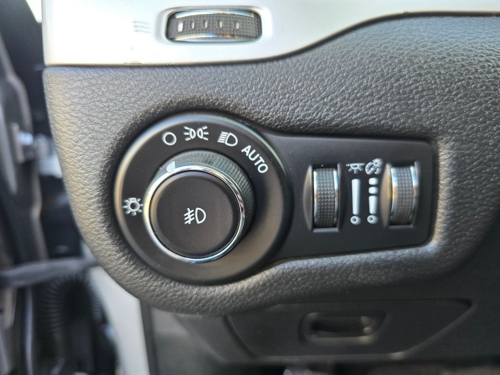 Used 2018 Jeep Cherokee Latitude Plus AWD/4WD image 33