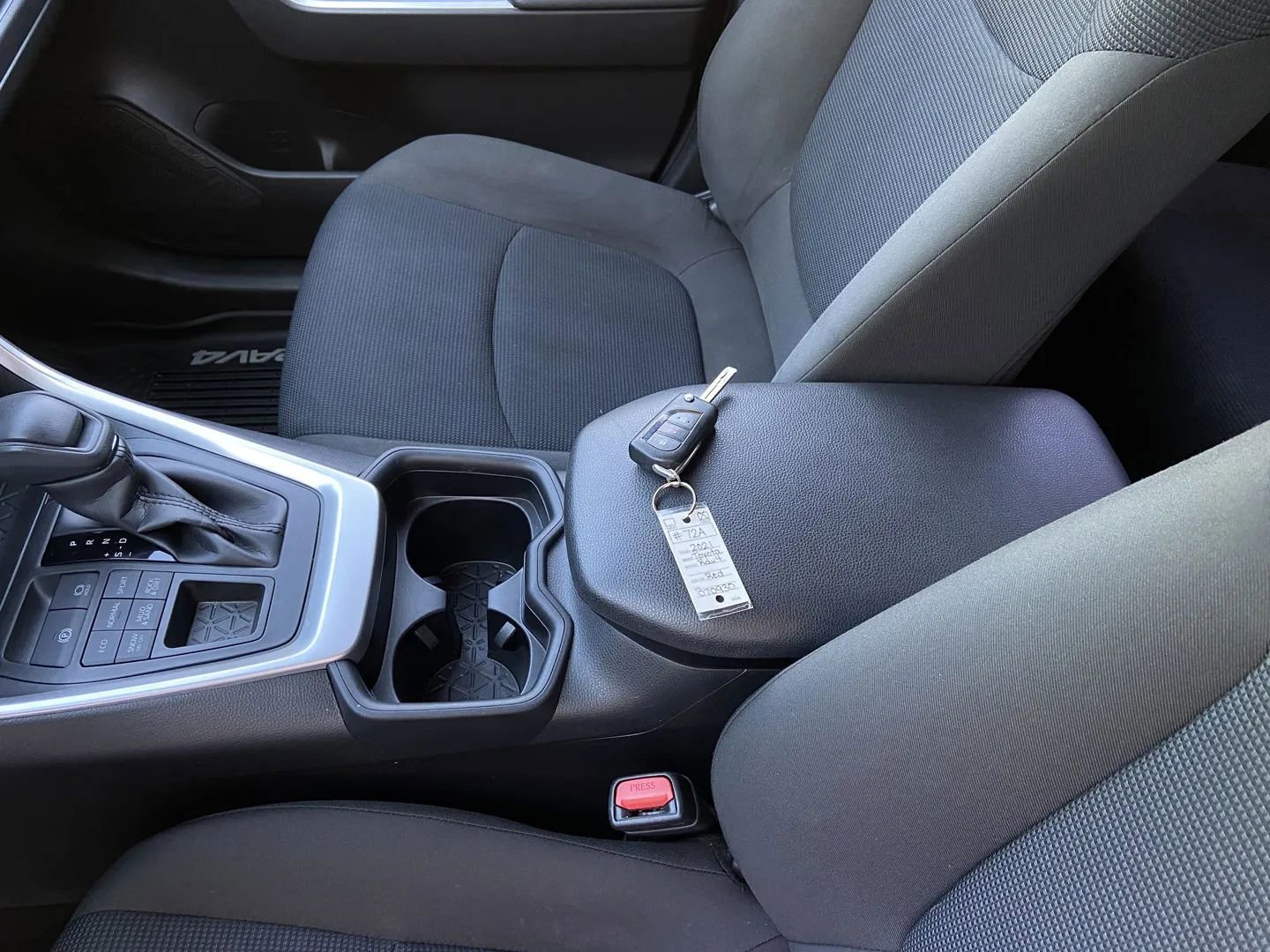 Used 2021 Toyota RAV4 LE AWD/4WD image 17