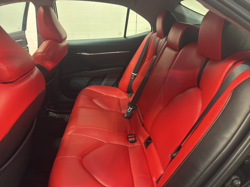 Used 2020 Toyota Camry SE w/ Sunroof Package image 29