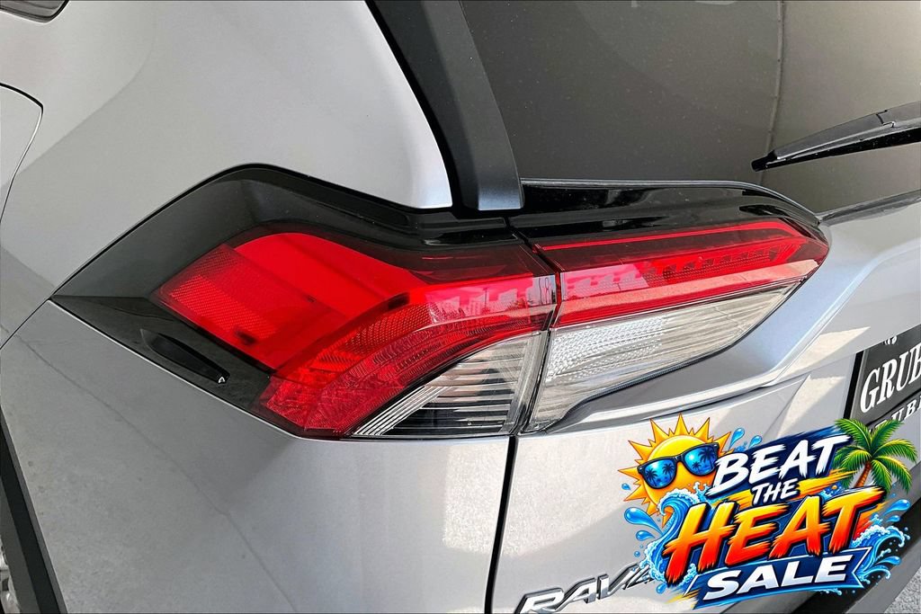 Used 2025 Toyota RAV4 XLE FWD image 37