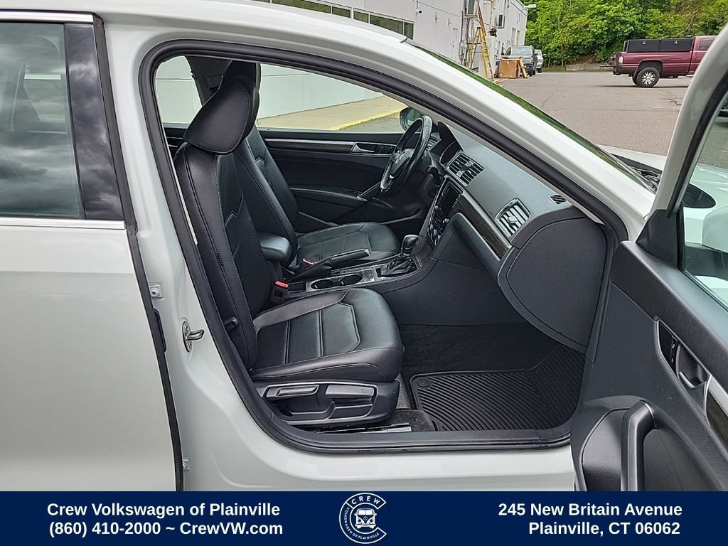 Used 2018 Volkswagen Passat 2.0T SE FWD image 17
