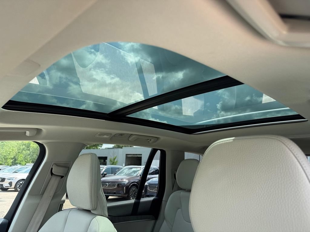Certified 2023 Volvo XC90 B6 Plus w/ Protection Package AWD/4WD image 7