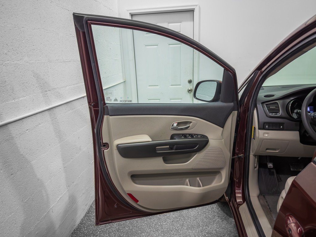 Used 2019 Kia Sedona LX FWD image 10