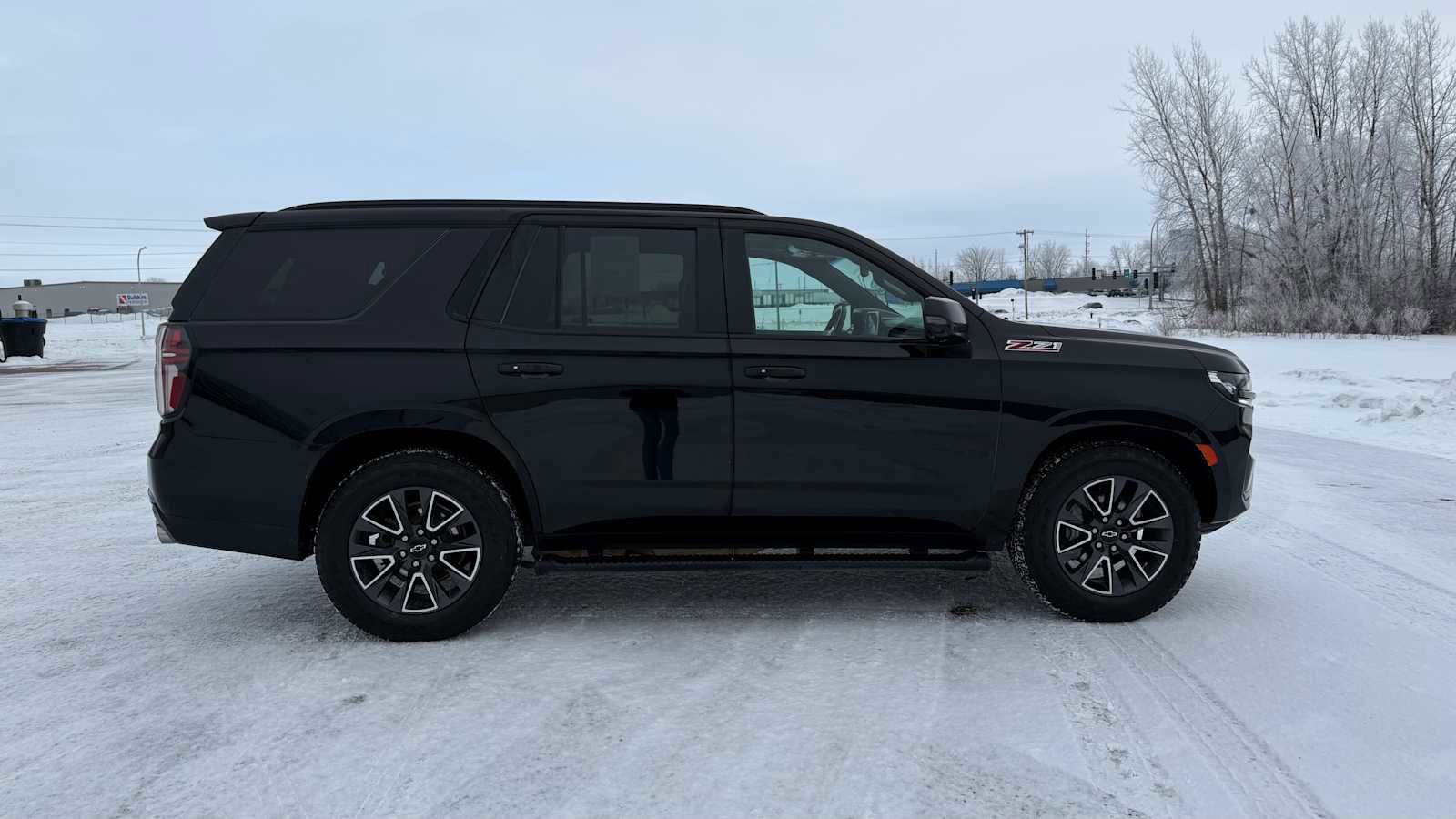 Used 2022 Chevrolet Tahoe Z71 w/ Off-Road Capability Package image 3