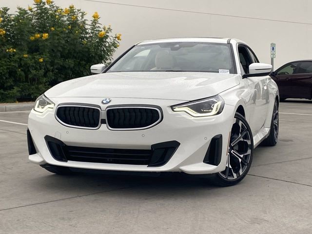 Used 2026 BMW 230i Coupe w/ Premium Package image 3