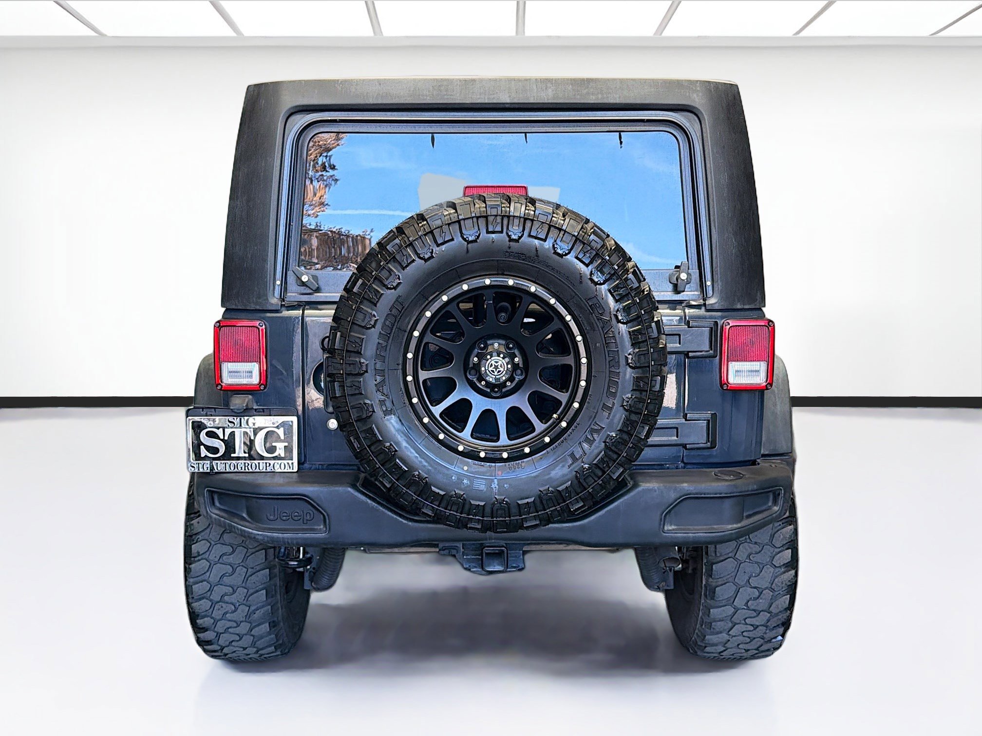 Used 2016 Jeep Wrangler Unlimited Rubicon w/ Max Tow Package image 5