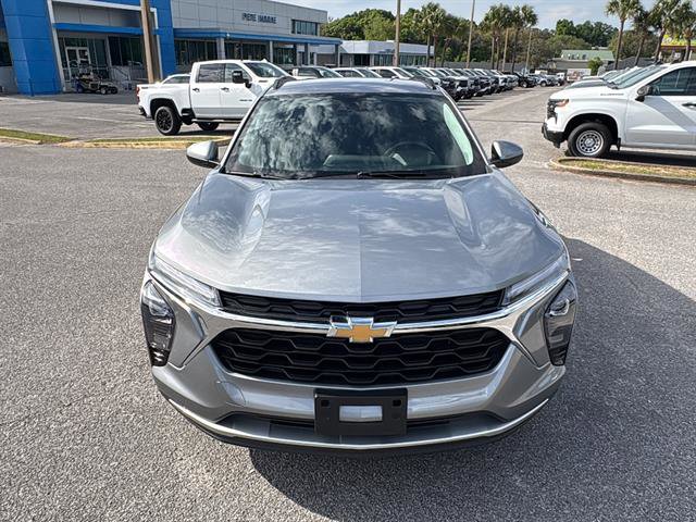 Used 2025 Chevrolet Trax LT w/ LT Convenience Package FWD image 8