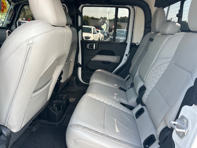 Used 2023 Jeep Gladiator Overland AWD/4WD image 13