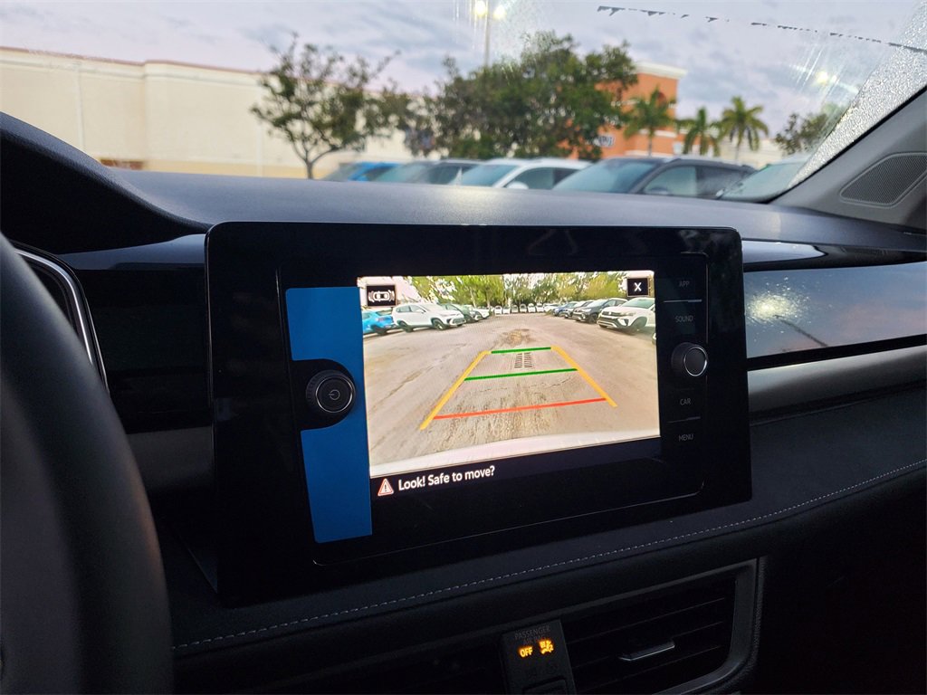 New 2025 Volkswagen Taos SE image 11