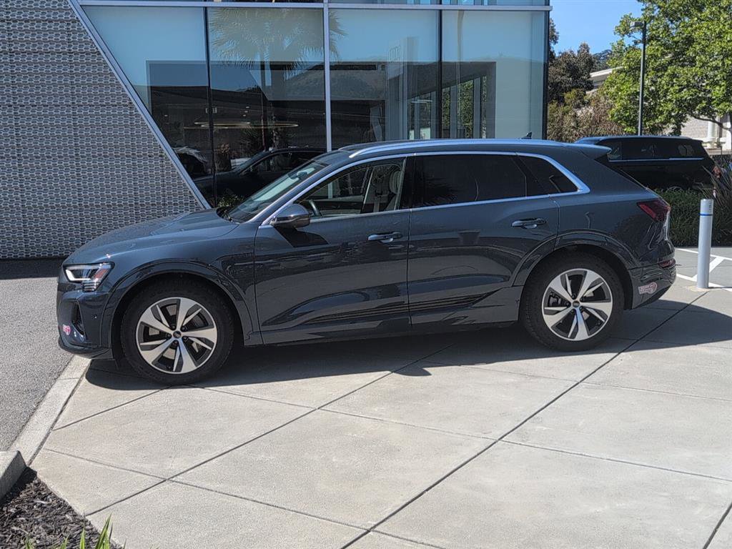 Used 2024 Audi Q8 e-tron Prestige w/ Prestige Package image 8